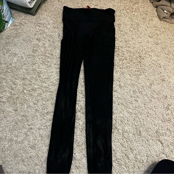 Spanxs women’s faux leather leggings size large - Picture 3 of 3